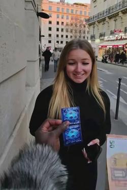 Flipped Chat AI – Chatta con Melinda Leblanc 22ans 