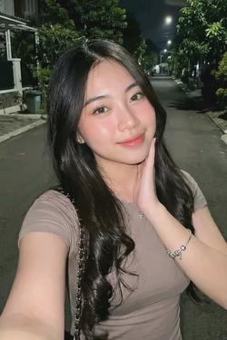 Flipped Chat AI – Chat dengan Ratih Lestari