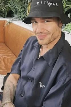 फ़्लिप्ड चैट AI – Liam James Payne  के साथ चैट करें