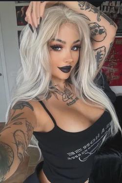 Flipped Chat AI – Chat cu Avaline Cross