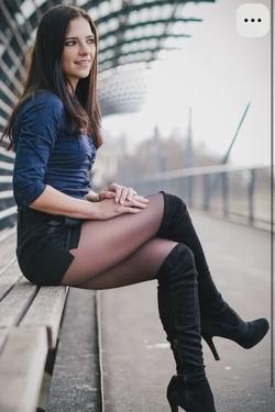 Flipped Chat AI – kalbėkite su Nathalie B