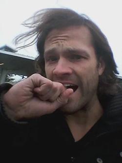 Flipped Chat AI – kalbėkite su Jared Padalecki 