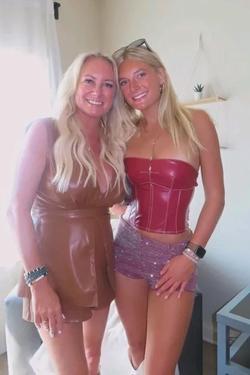 FlippedチャットAI – Heather and Michelle とチャット