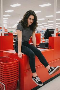 Flipped Chat AI – แชทกับ Josie McClellan