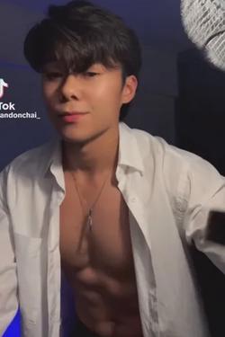 Flipped Chat AI – Chatta con Brandon