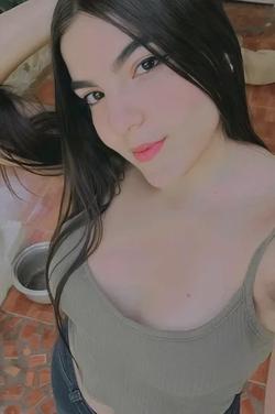 Flipped Chat AI – kalbėkite su Arianna Morales 
