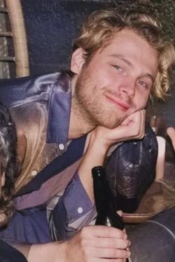 Flipped Chat AI – razgovarajte s Luke Hemmings