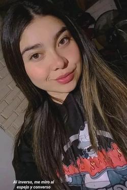 Flipped Chat AI – Chatear con Camila Reinoso