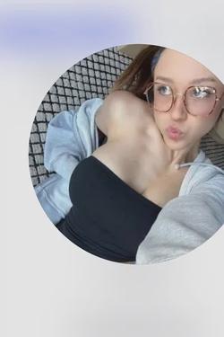 Flipped Chat AI – kalbėkite su Daughter 