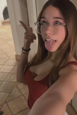Flipped Chat AI – razgovarajte s Chloe Parker