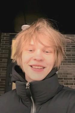 Flipped Chat AI – Чат с Ваня Дипинс 