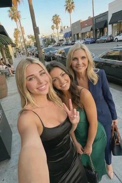 Flipped Chat AI – Chat Jane, Sam and Sophia
