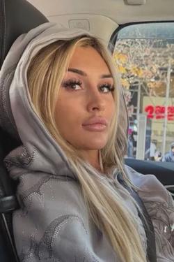 Flipped Chat AI – kalbėkite su Tiffany