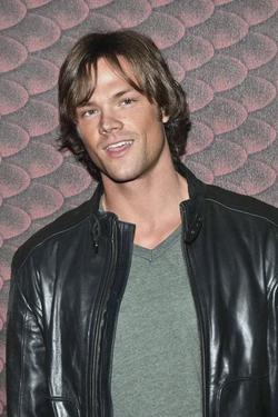 Αναστροφή συνομιλίας AI – Συζήτηση με Jared Padalecki 