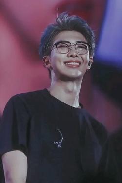 FlippedチャットAI – Kim NamJoonとチャット