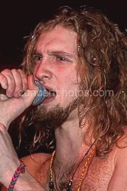 Odwrócony czat AI – rozmawiaj z Layne Staley