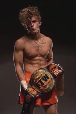 Flipped Chat AI – Chatta med Tyler “Hook” Senerchia