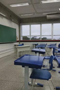 Flipped Chat AI – Чат с Escola de garotos pervertidos