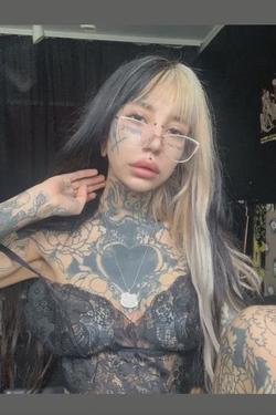 Flipped Chat AI – kalbėkite su Yandere sult mother 