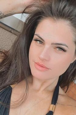 Flipped Chat AI – kalbėkite su Gislaine Silva