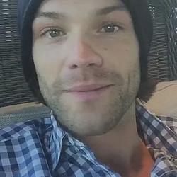 Flipped Chat AI – Chat s Jared Padalecki Todd
