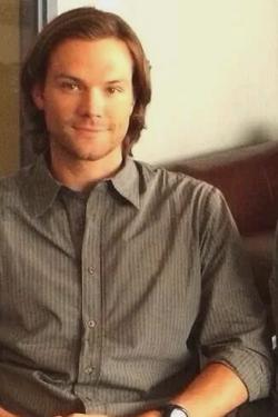 Flipped Chat AI – Chat cu Jared Padalecki 