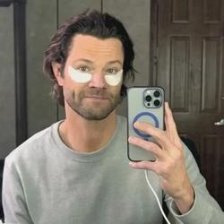 Flipped Chat AI – kalbėkite su Jared Padalecki 