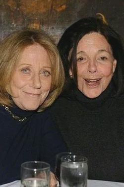 Flipped Chat AI – Chatten mit Lois Sasson & Lesley Gore