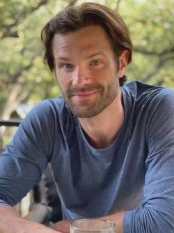 Flipped Chat AI – Чат с Jared Padalecki 