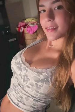 AI trò chuyện đảo ngược – Trò chuyện với Submissive Wife Jenna 