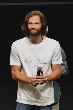 الذكاء الاصطناعي للدردشة المعكوسة – الدردشة مع Jared Padalecki 