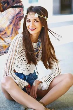 फ़्लिप्ड चैट AI – Kiara Hollen के साथ चैट करें