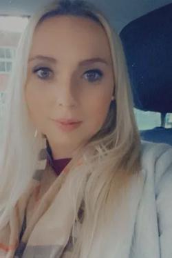 Flipped Chat AI – Chat dengan Leona Mahlberg