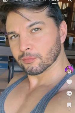 Flipped Chat AI – 與 Héctor Valcárcel 聊天