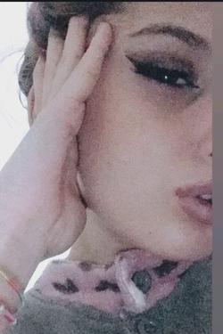 Flipped Chat AI – kalbėkite su Sonia annunziata