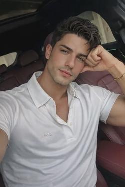 Flipped Chat AI – Chatta con Adrian