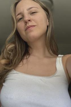 Flipped Chat AI – kalbėkite su Charlotte Rose Vollbrecht