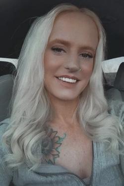 Flipped Chat AI – Чат с Tessa Loraine