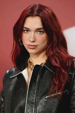 Flipped Chat AI – Chatear con Dua Lipa 