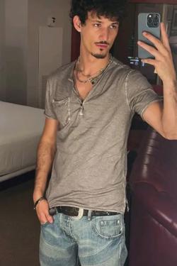 Flipped Chat AI – Chatta con Fryboy (carter)