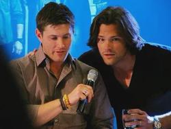 Flipped Chat AI – 與 Jared Padalecki  聊天