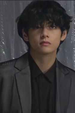 Flipped Chat AI – Discuter avec Kim taeyhung(mafia boss)