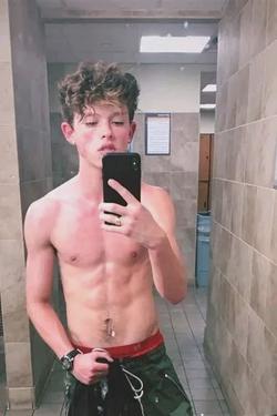Flipped Chat AI – kalbėkite su JACOB SARTORIUS 