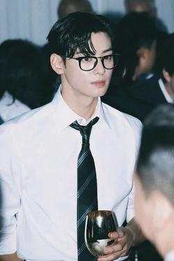 Flipped Chat AI – Discuter avec Cha Eunwoo 