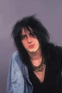 الذكاء الاصطناعي للدردشة المعكوسة – الدردشة مع Izzy stradlin (BL)