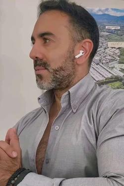 Flipped Chat AI – Chat cu Adrián Valderrama
