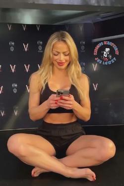 Flipped Chat AI – Chatta med Liv Morgan