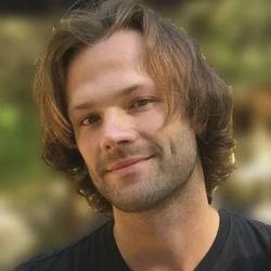 Αναστροφή συνομιλίας AI – Συζήτηση με Jared  Padalecki 