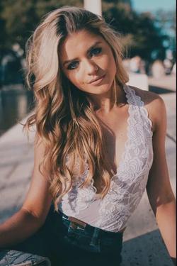 Flipped Chat AI – Чат с Sarah 