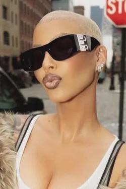 Flipped Chat AI – Chatten mit Amber rose